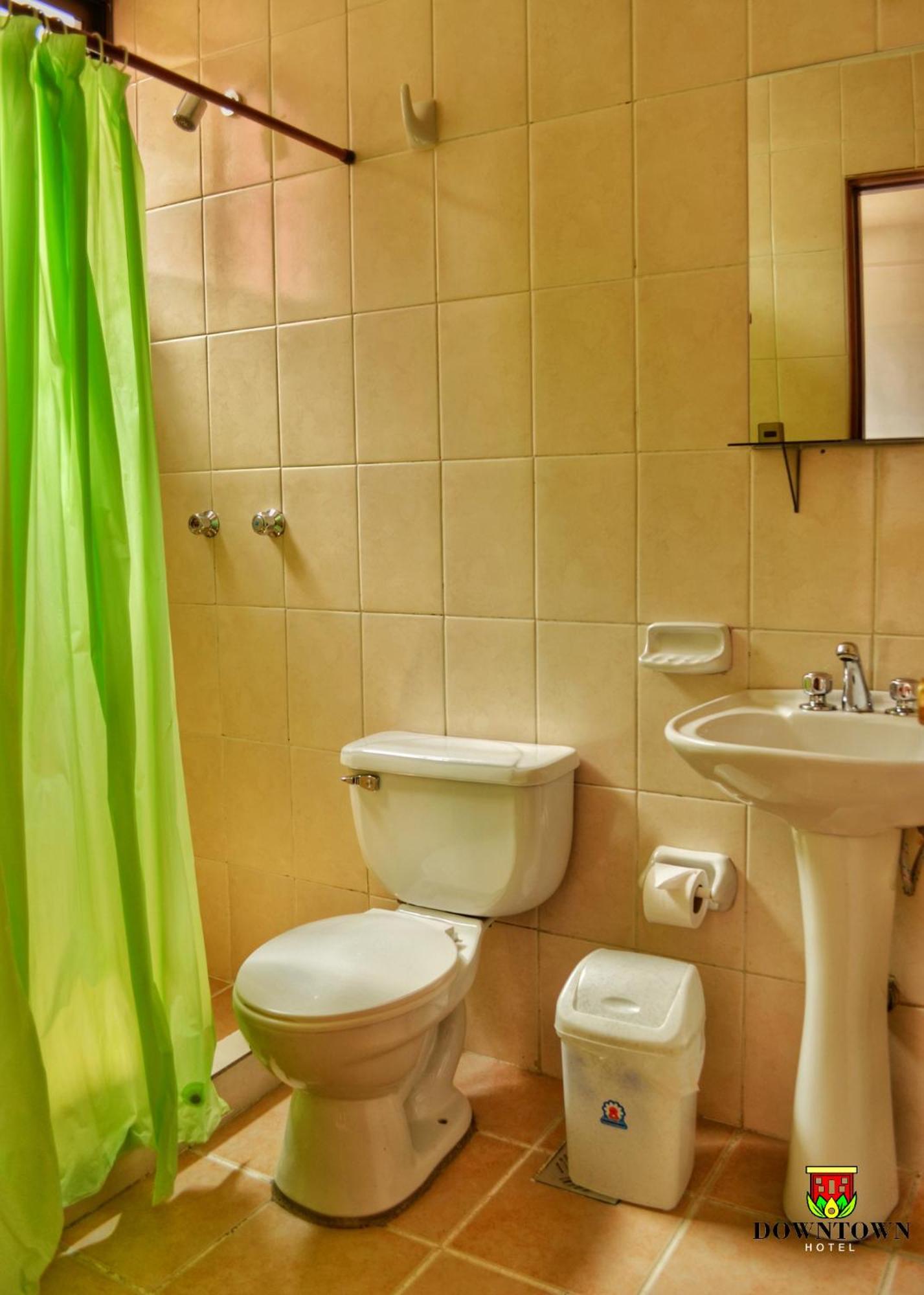 Hostal Downtown *